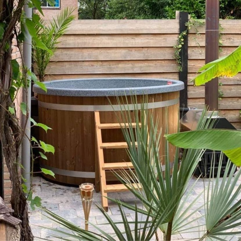 Actie hottub